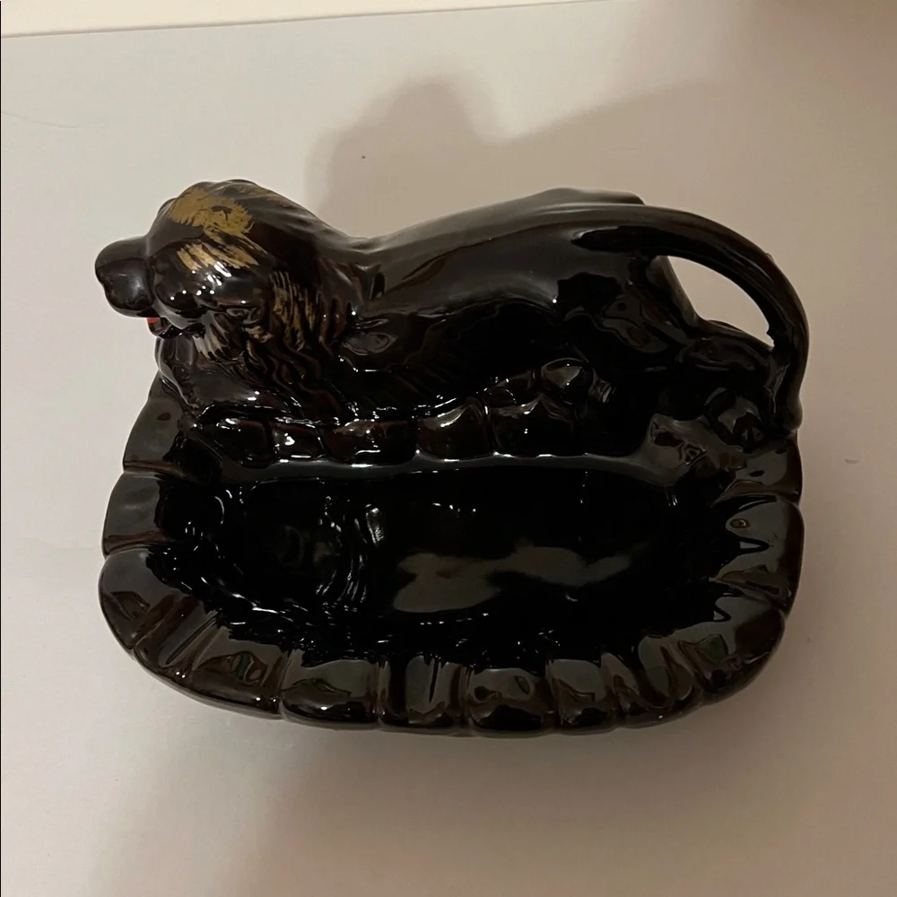 Vintage Mid-Century Elegant Black Lion Ceramic Lion Ashtray. Like New